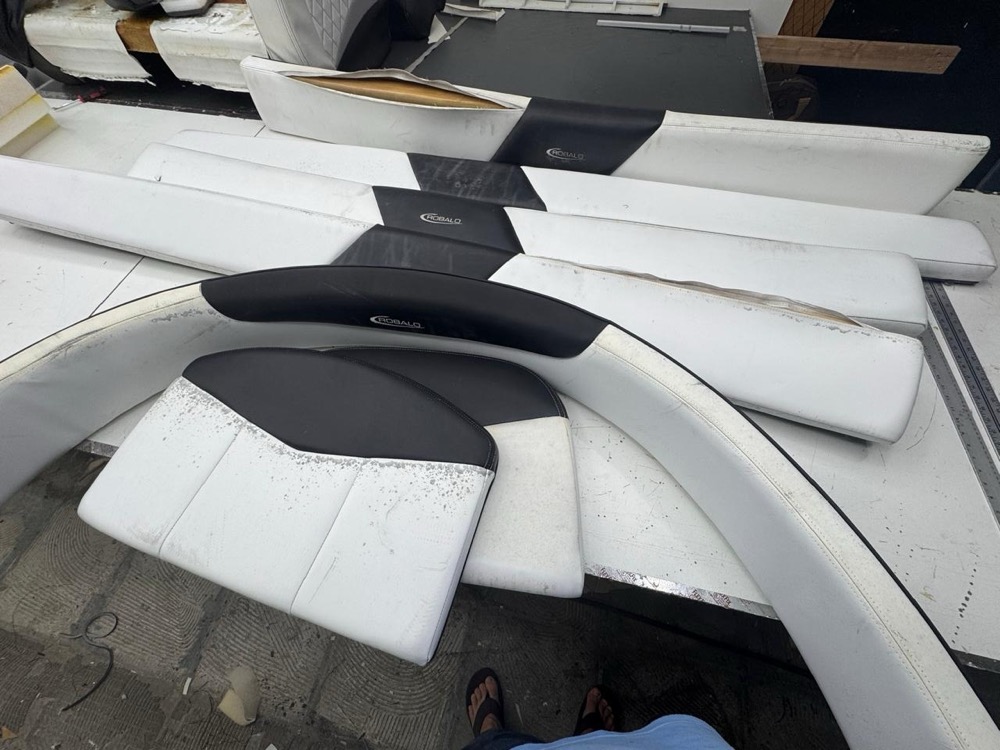 Robalo Bow Bolster Problem